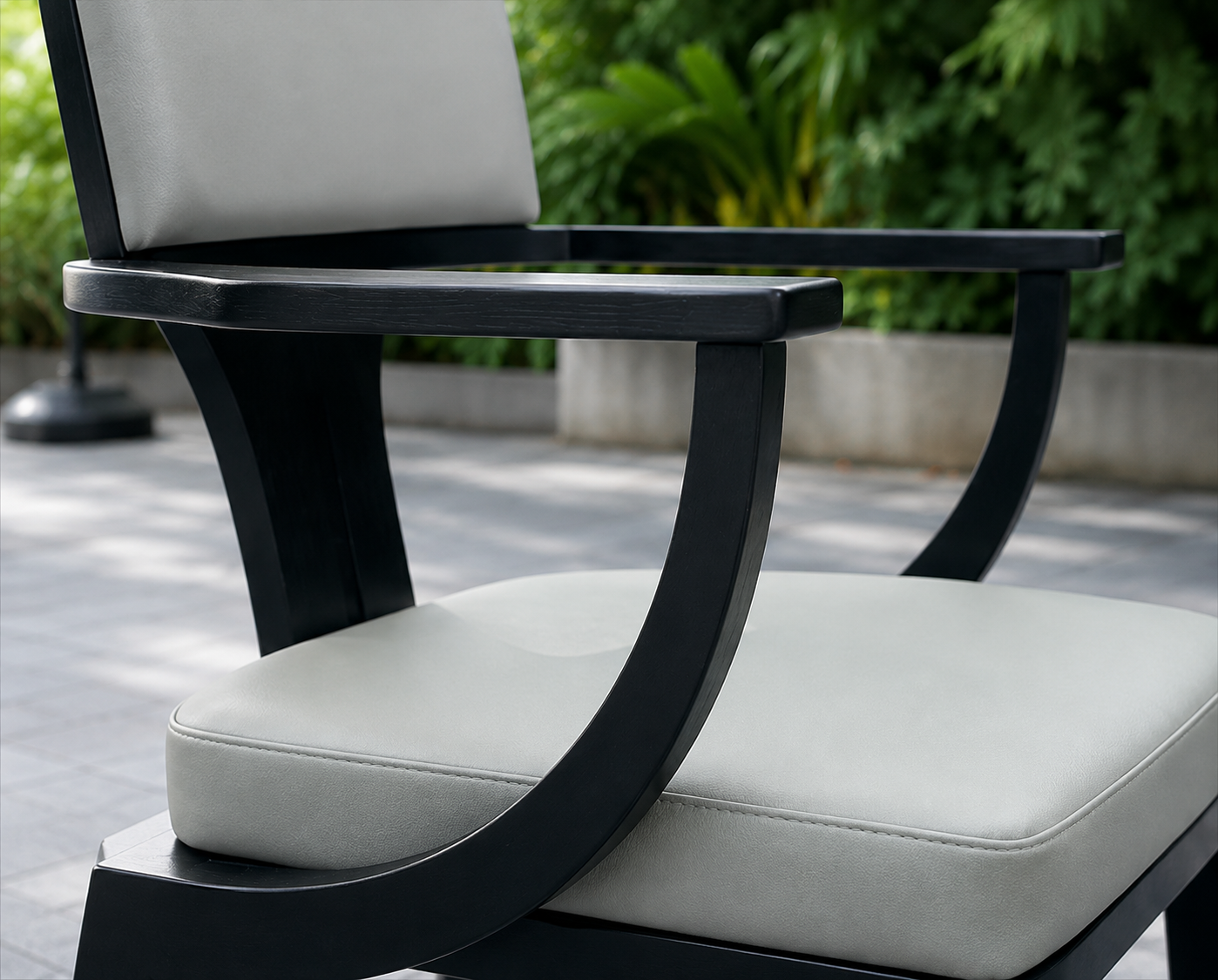Noir Arc Lounge Chair