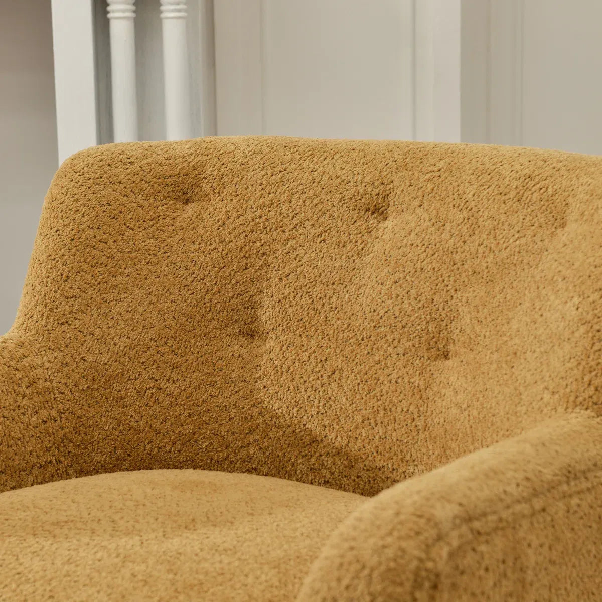 HoneyHush Lounge Chair