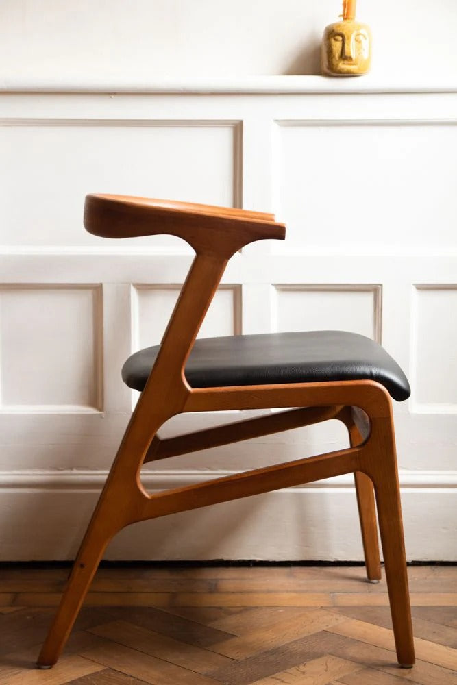 Wishbone-style dining chair