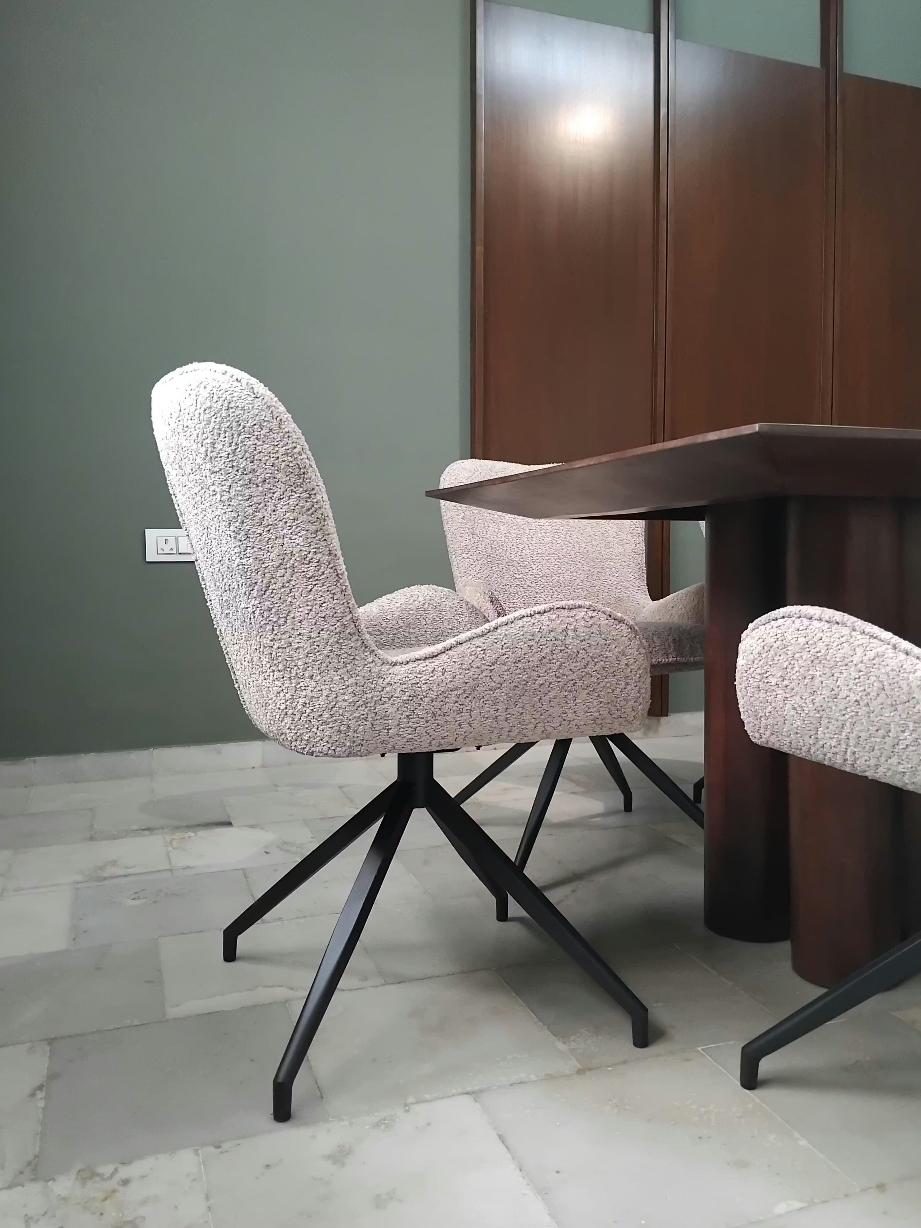 Spider-Base Accent Chair